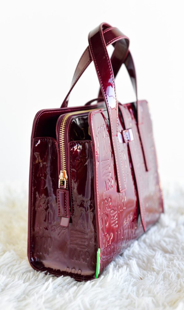 Bolso Tote Charol Logo ARP Granate - Imagen 3