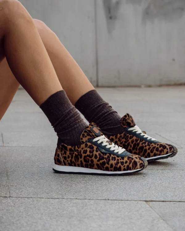 Zapatilla Kira Pony Leopardo Popa - Imagen 2