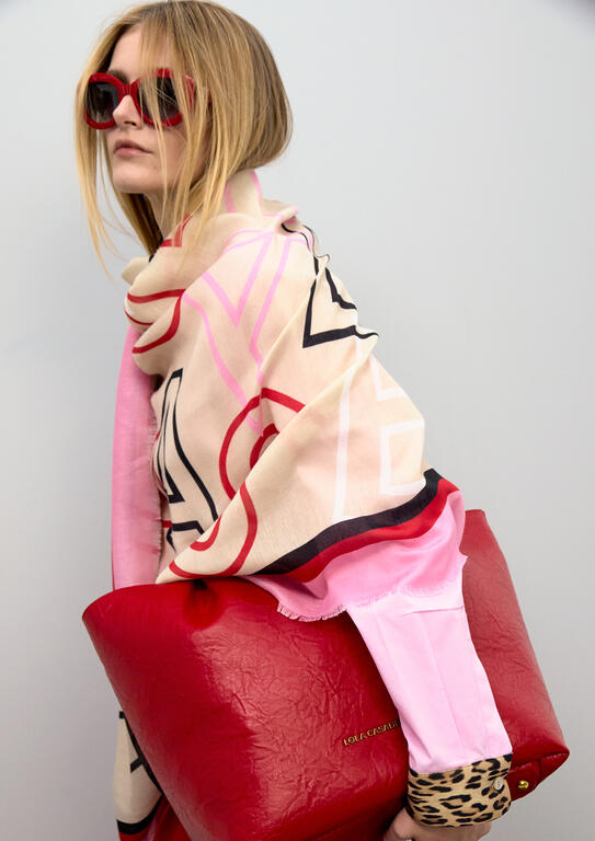 Fular Estampado con Letras Logo Lola Casdemunt - Imagen 4