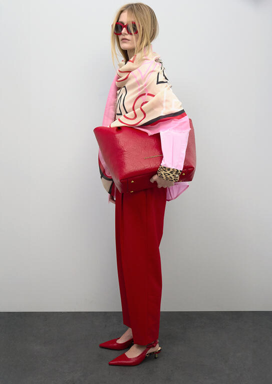 Fular Estampado con Letras Logo Lola Casdemunt - Imagen 5