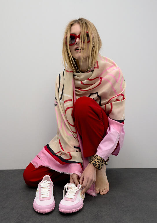 Fular Estampado con Letras Logo Lola Casdemunt - Imagen 9