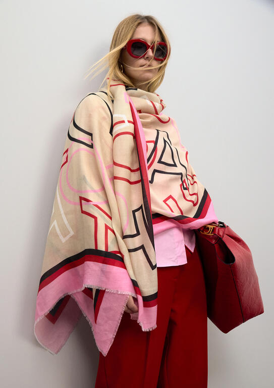 Fular Estampado con Letras Logo Lola Casdemunt