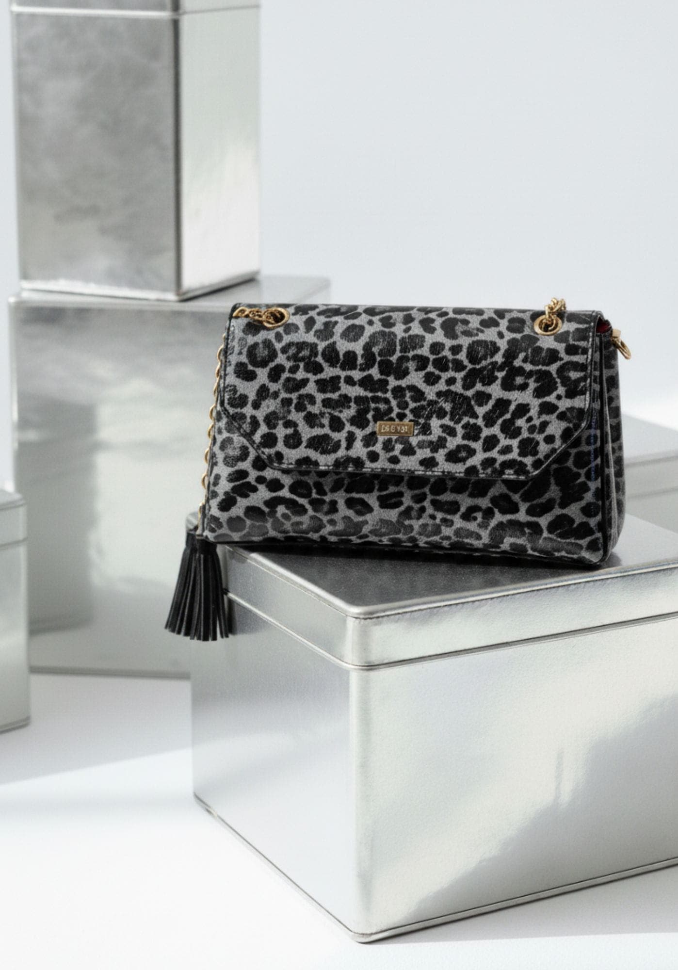 Bandolera charol leopardo Noco