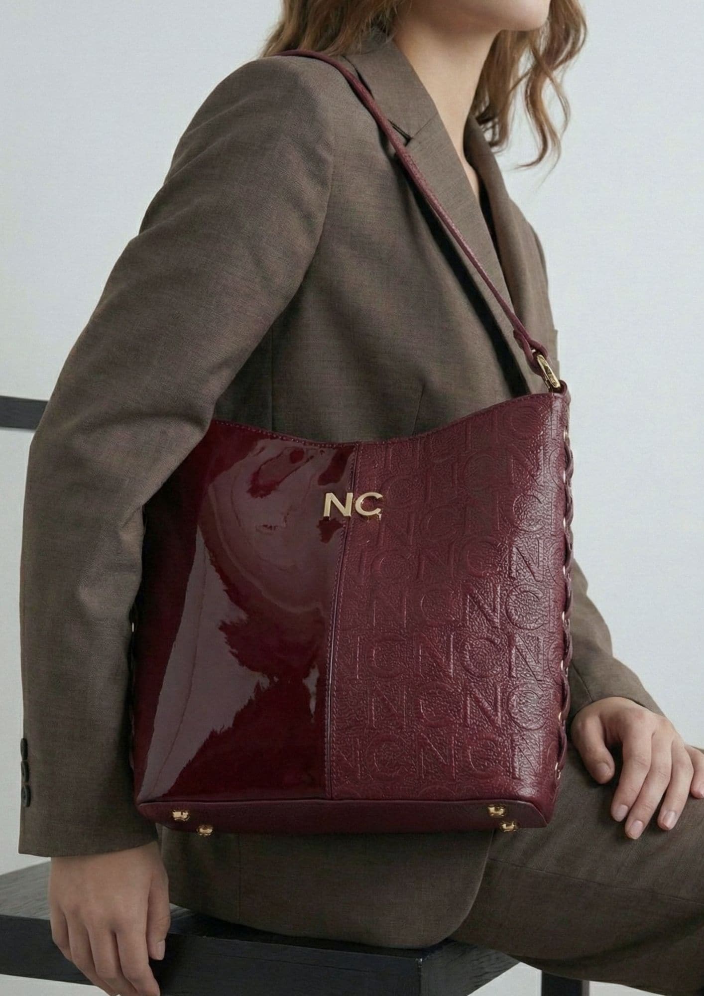 Bolso Hobo Bimaterial Trenzado Granate Noco