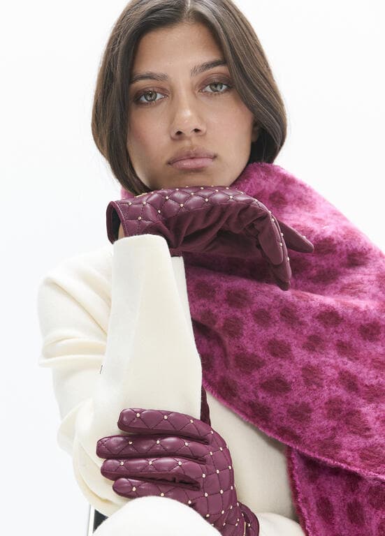 Guantes Acolchados con Mini Tachas Burdeos Lola Casademunt - Imagen 2